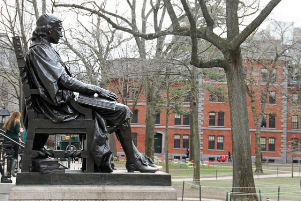Monumento en la Universidad Harvard