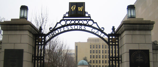 Puerta de los Profesores en la Universidad de Washington