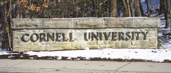 Inscripción exterior de la Universidad de Cornell
